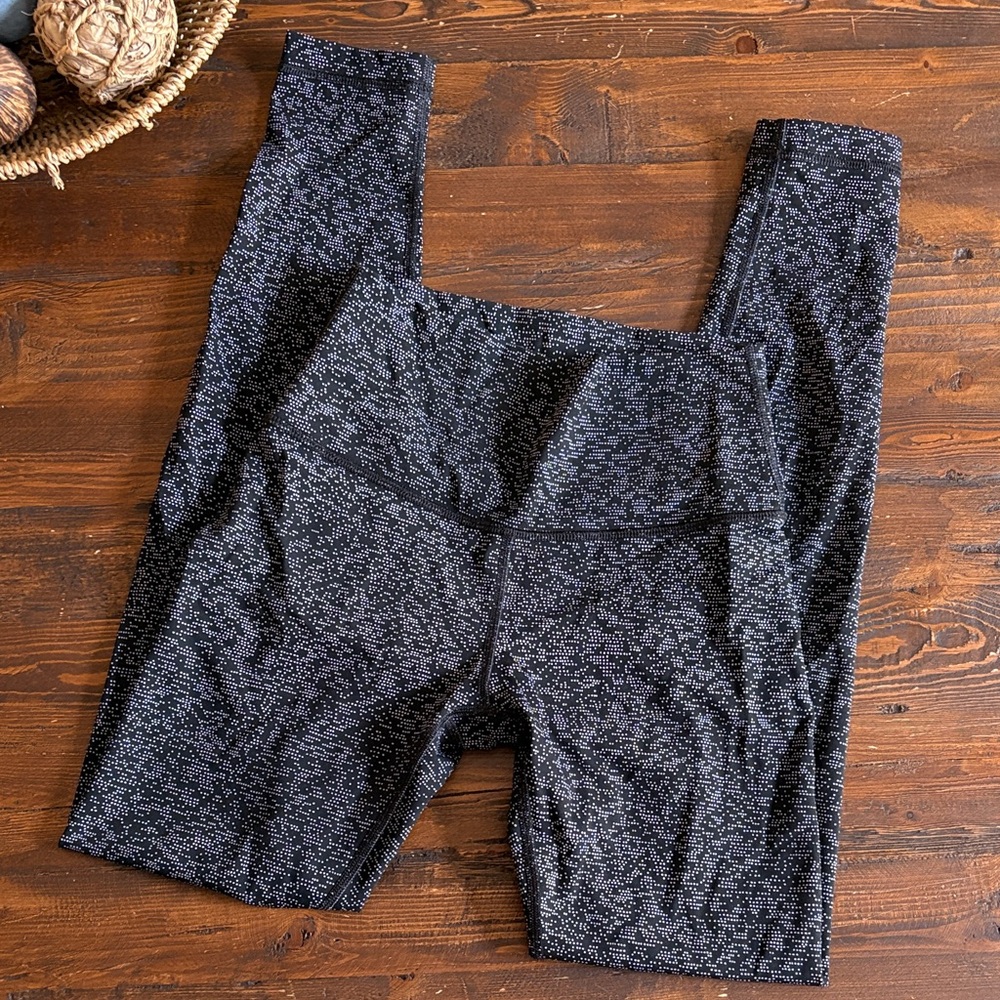 Lululemon wunder under high rise black and white leggings